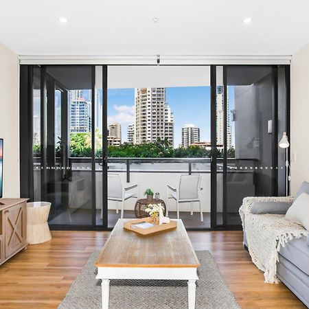 Sun Drenched Apartment In The Heart Of Surfers Gold Coast Exterior photo